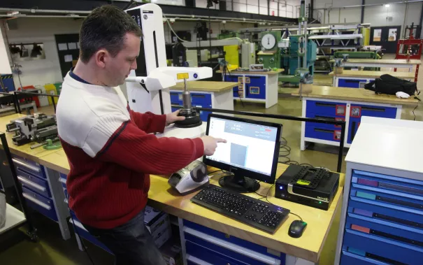 maschinenhalle_sta_werkzeugeinstellgeraet_uno_2040_20161222_foto_j._kuestenmacher_024.jpg (DE)