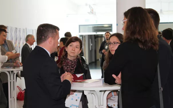 08b_alumni-tag-2016_tj_ertugrul_cam_csr-dialogcafe.jpg (DE)