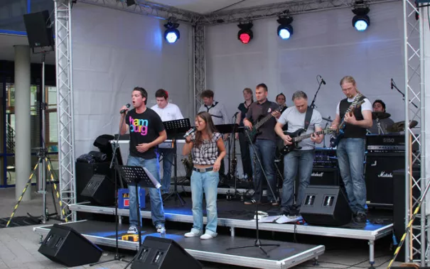 15-jahrfeier-an-der-hochschule-bonn-rhein-sieg_1.jpg (DE)