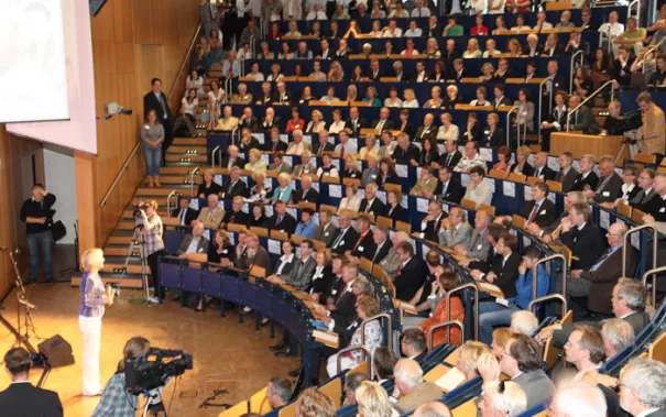 15-jahrfeier-an-der-hochschule-bonn-rhein-sieg_2.jpg (DE)