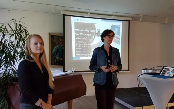 2018_09_26_170215_klausurtagung_ayseguelyasari_small_0.jpg (DE)