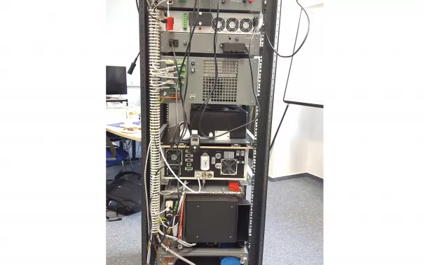 Wasserstoff-Rack Rückansicht (DE)