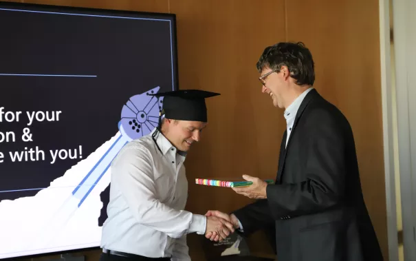 20220504_gi_sven_seele_promotion_miriam-luedtkehandjery34.jpg