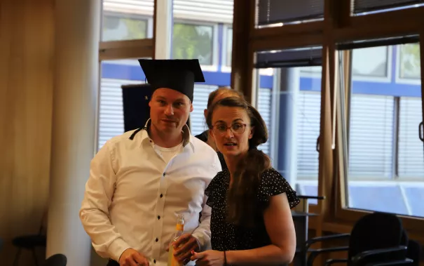 20220504_gi_sven_seele_promotion_miriam-luedtkehandjery43.jpg