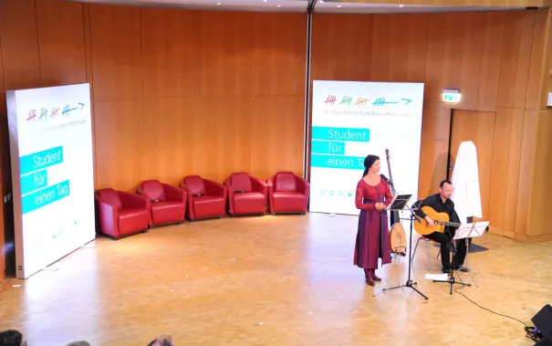 20_jahre_h-brs_festakt_audimax_20150619_foto_c._adolph_123.jpg(DE)