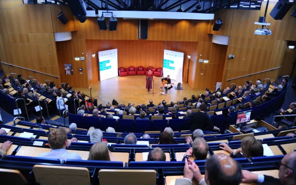 20_jahre_h-brs_festakt_audimax_20150619_foto_c._adolph_127.jpg(DE)