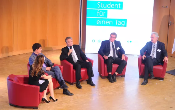 20_jahre_h-brs_festakt_audimax_20150619_foto_c._adolph_139.jpg(DE)