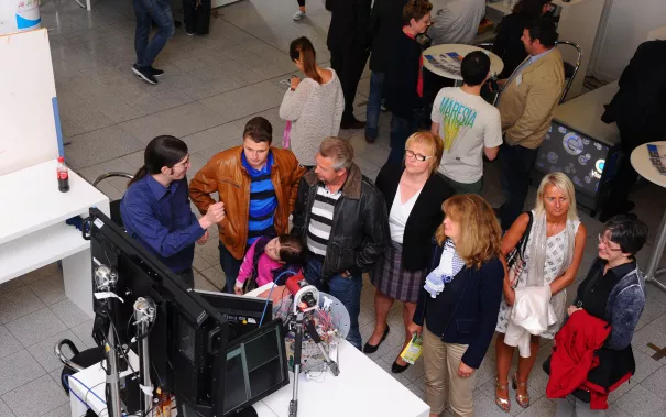 20_jahre_h-brs_umtrunk_forschungssschau_20150619_foto_c._adolph_010.jpg(DE)