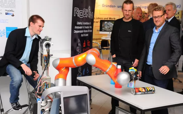 20_jahre_h-brs_umtrunk_forschungssschau_20150619_foto_c._adolph_019.jpg(DE)