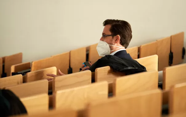 _013_ikic_listening.jpg