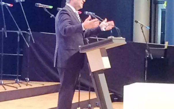 absolventenfeier_2014_ob_juergen_nimptsch_foto_y._weber_0357.jpg (DE)