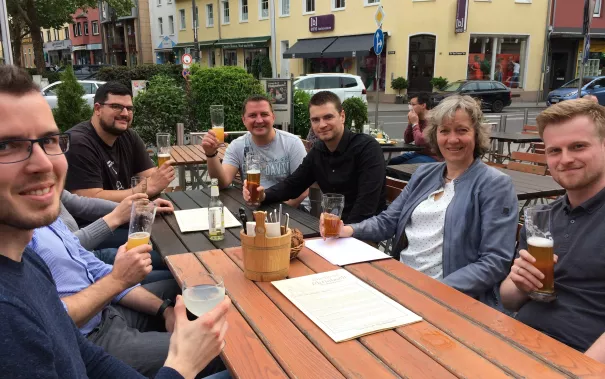 alumni-besuch_deinschrank.de_brauhaus2_u-besuch_alumni_2019-05-24.jpg (DE)