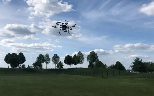 Drohne im Flug (DE)