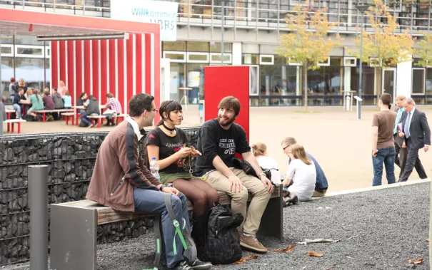 eroeffnung_akademisches_jahr_09-2014_campus_gruppe_studierende_foto_e._tritschler_3684.jpg (DE)