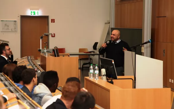 eroeffnung_akademisches_jahr_09-2014_ghadiri_audimax_foto_e._tritschler_3600.jpg (DE)