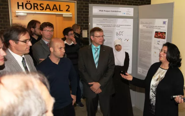 eroeffnung_akademisches_jahr_09-2014_phd_poster_exhibition_awaad_foto_e._tritschler_3416.jpg (DE)