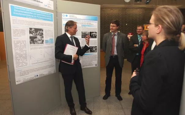eroeffnung_akademisches_jahr_09-2014_phd_poster_exhibition_ihne_foto_e._tritschler_3410.jpg (DE)