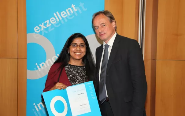 eroeffnung_akademisches_jahr_09-2014_teena_hassan_ihne_audimax_foto_e._tritschler_3580.jpg (DE)