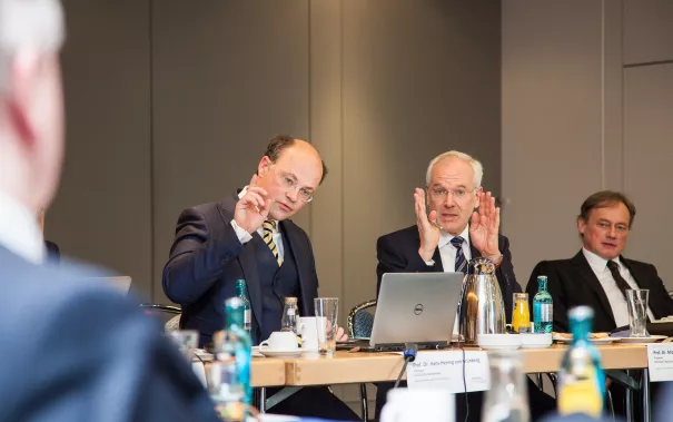hafm_04_vorstand_von_gruenberg_braun_ihne_foto_m._schoenfelder.jpg(DE)