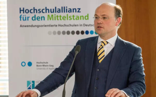 hafm_09_von_gruenberg_vortrag_foto_m._schoenfelder.jpg(DE)