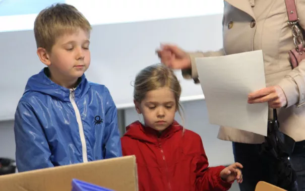 kinderuni-lego-mai-2014_7.jpg (DE)