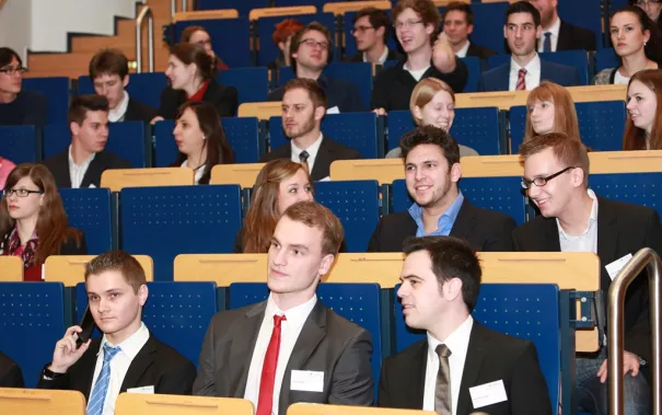 stipendienfeier_2014_foto_schallenberghsb14018.jpg (DE)