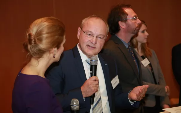 stipendienfeier_2014_foto_schallenberghsb14058.jpg (DE)