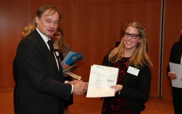 stipendienfeier_2014_foto_schallenberghsb14077.jpg (DE)