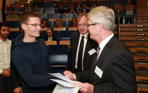 stipendienfeier_2014_foto_schallenberghsb14128.jpg (DE)