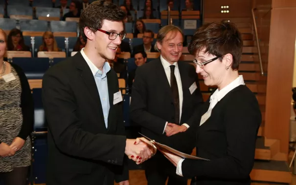 stipendienfeier_2014_foto_schallenberghsb14143.jpg (DE)