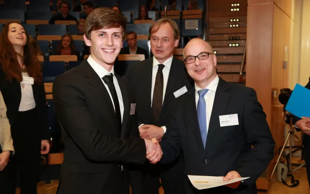 stipendienfeier_2014_foto_schallenberghsb14152.jpg (DE)