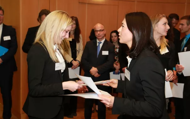 stipendienfeier_2014_foto_schallenberghsb14159.jpg (DE)