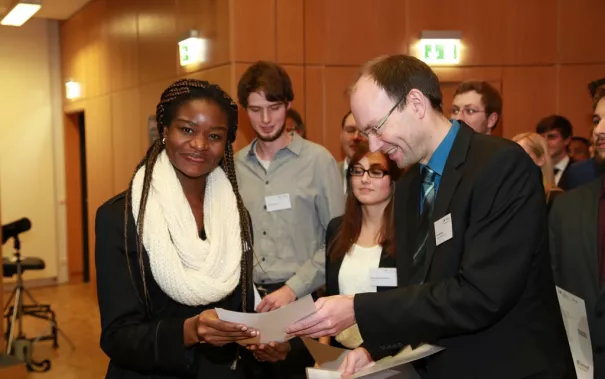 stipendienfeier_2014_foto_schallenberghsb14179.jpg (DE)