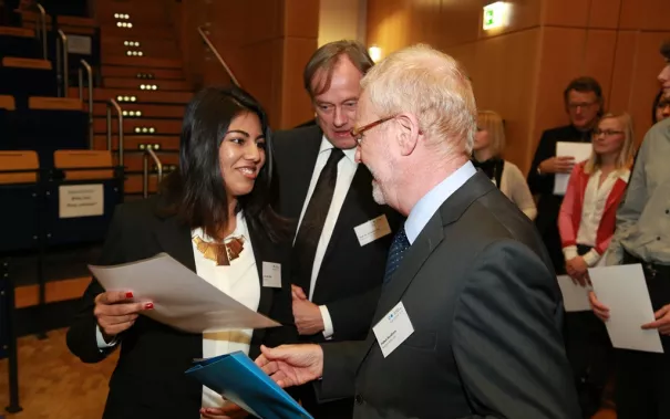 stipendienfeier_2014_foto_schallenberghsb14209.jpg (DE)