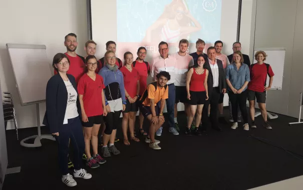 tour_de_csr_-_besuch_bei_ca_gruppenbild_0.jpg (DE)