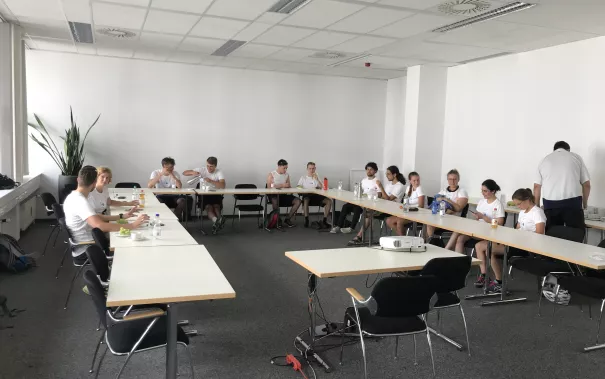 tour_de_csr_-_besuch_bei_rewe_0.jpg (DE)