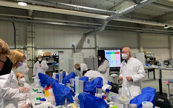 schnupperstudium_bio_5.jpg (DE)