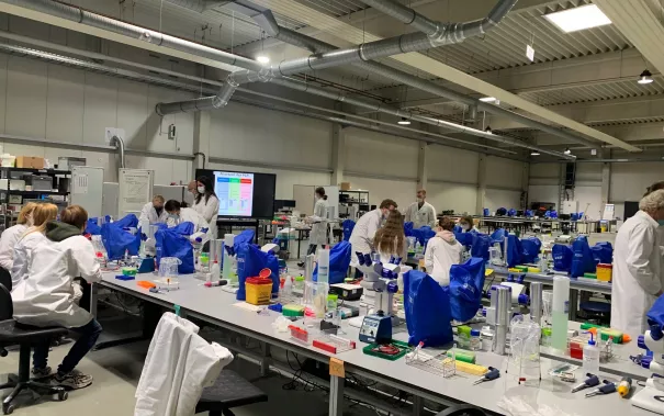 schnupperstudium_bio_6.jpg (DE)