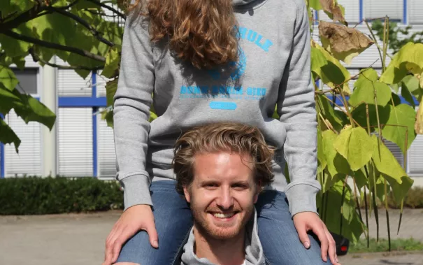 shooting_merchandise_studierende_gina_david_alex_fbwiwi_sta_20160922_foto_j._kuestenmacher_04.jpg (DE)