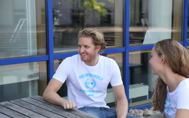 shooting_merchandise_studierende_gina_david_alex_fbwiwi_sta_20160922_foto_j._kuestenmacher_09.jpg (DE)