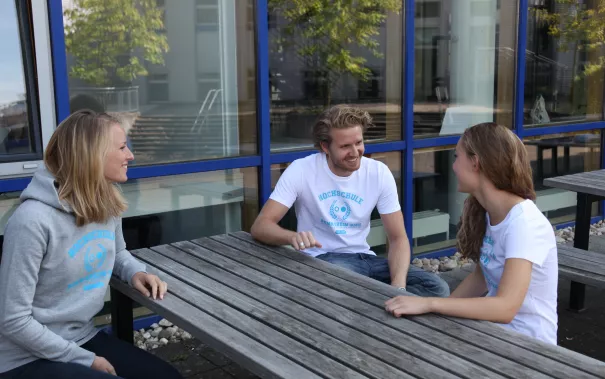 shooting_merchandise_studierende_gina_david_alex_fbwiwi_sta_20160922_foto_j._kuestenmacher_10.jpg (DE)