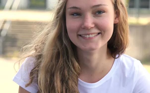 shooting_merchandise_studierende_gina_david_alex_fbwiwi_sta_20160922_foto_j._kuestenmacher_12.jpg (DE)