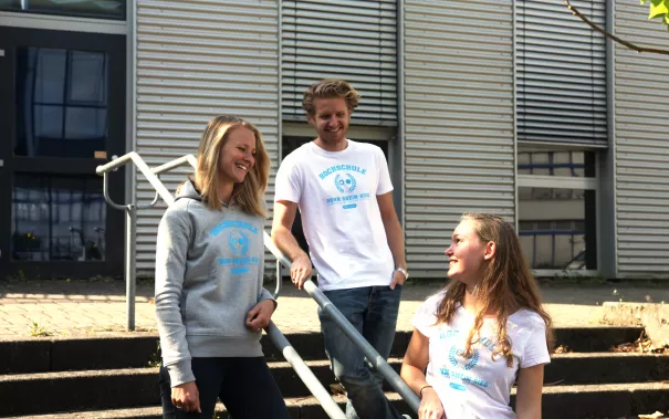 shooting_merchandise_studierende_gina_david_alex_fbwiwi_sta_20160922_foto_j._kuestenmacher_19.jpg (DE)