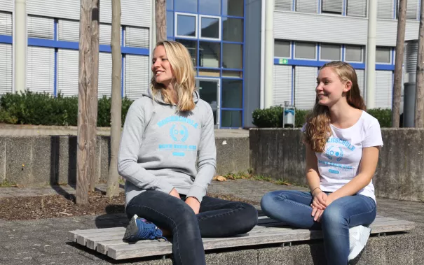 shooting_merchandise_studierende_gina_david_alex_fbwiwi_sta_20160922_foto_j._kuestenmacher_21.jpg (DE)