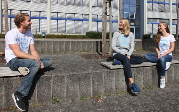 shooting_merchandise_studierende_gina_david_alex_fbwiwi_sta_20160922_foto_j._kuestenmacher_22.jpg (DE)