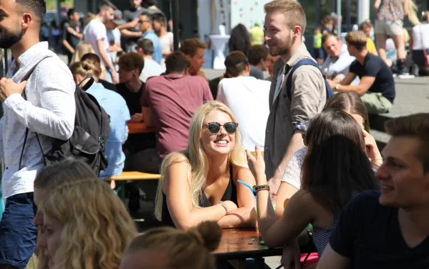 sommerfest_h-brs_sta_20170614_foto_j._kuestenmacher_100.jpg (DE)