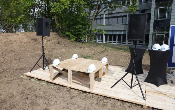 spatenstich_sta_neubau_20160429_foto_j._kuestenmacher_015.jpg (DE)