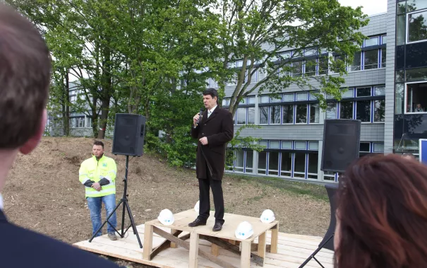 spatenstich_sta_neubau_20160429_foto_j._kuestenmacher_099.jpg (DE)