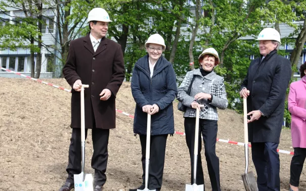 spatenstich_sta_neubau_20160429_foto_j._kuestenmacher_130.jpg (DE)