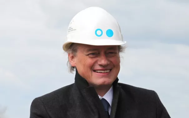 spatenstich_sta_neubau_ihne_mit_helm_20160429_foto_j._kuestenmacher_154_cut.jpg (DE)